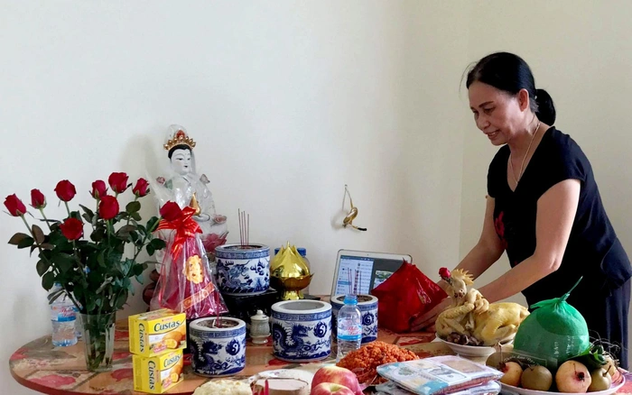 Dọn dẹp bàn thờ